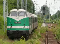 13.6.2010 Berlin-Gr�nau, 118 002 von ITL vor Sonderzug - aus ILA Shuttle aufgenommen