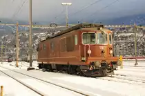 Die Re 4/4 (neue UIC-Bezeichnung Re 425) ist die elektrische Universallokomotive der ehemaligen Bern-L�tschberg-Simplon-Bahn (BLS).Seit der Unternehmensfusion von 1996 stehen die Lokomotiven bei der BLS L�tschbergbahn (heute BLS AG) im Einsatz.
Hier die Lok mit dem Wappen Brig-Glis. Dies ist eine Gemeinde im Bezirk Brig des Kantons Wallis in der Schweiz. Abgelichtet am 29.12.11 im Bahnhof Brig.