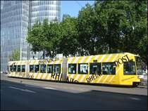 Niederflur-Stra�enbahnwagen 2119, eingesetzt auf der Linie 715, am 21.07.2006 auf der Graf-Adolf-Stra�e.