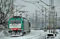 186 246-5 mit einer RB aus Richtung Katowice kommend nach Racib�rz. In Katowice Ligota (01.04.2013).