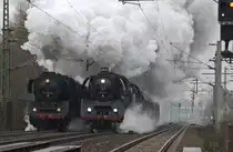 50 3708 und 03 1010 mit Sonderz�gen auf Parallelfahrt von Dresden Hbf nach Pirna aus Anlass des 5. Dresdener Dampfloktreffens. ... und nur wer ganz genau hinschaut wird erkennen dass hinter der 03 noch eine weitere Dampflok am 06.04.2013 durch Dresden-Strehlen f�hrt (35 1097). 