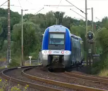 Kurz mal nach Frankreich - 

In einer Viertelstunde sind wir von zu Hause in Bouzonville und 5 Minuten sp�ter waren wir in Guiching, an der Strecke nach Thionville.

Beim Wegfahren Sonnenschein, dort vor Ort auch Sonnenschein aber keine Z�ge.
Nach �ber einer Stunde die ersten Zugbewegungen aber die Sonne war weg und es donnerte �ber uns. Aber wir blieben standhaft.

Hier noch ein Nachschu� beim B� 22 in Guiching.

SNCF Ter Triebwagen 27561 hat den Ort Freistroff verlassen und f�hrt dem Endhalt Bouzonville entgegen.

Die Triebwagen der Baureihe Z 27500 stammen von Bombardier und es gibt sie als dreiteilige und vierteilige Einheit.
29.08.2013 Bahnstrecke Thionville - Bouzonville - Hargarten (B�ning/V�lklingen)