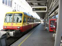 Eine Doppeltraktion der Montafonerbahntriebwagen, am 31.8.2006 in Bludenz. Gleich wird der Zug als Regionalzug nach Schruns abfahren.