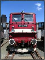 E11 001 (ex.211 001-3) beim Bw Fest 2006 in Lutherstadt Wittenberg, 19.08.06.