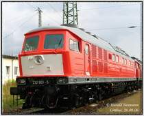 232 903 steht am 26.08.06 frisch lackiert im Bf Cottbus (Abnahme 25.08.06). Trotz Neulackierung hat sie ihr gro�es Railion-L�tzchen behalten. Heimat ist Railion Halle/Saale.