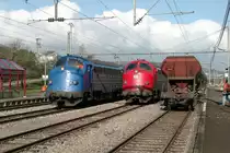 Gleich zwei NOHAB Dieselloks der Fa. Eichholz, hier V 1701138 und V 1701131,
waren am 31.10.2004 im Bauzugdienst im luxemburgischen Bahnhof Oetrange
zu sehen.