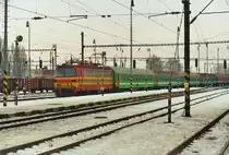 240 039-8 am 08.J�nner 2002 im Bf. Bratislava Ustredna Nakladna Stanica. (Scan vom Fotopositiv) 

