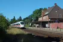 605 511 mit dem versp�tetem ICE 34 Koebenhavn H - Hamburg Hbf (+18 Min.) in Timmendorfer Strand, 11.08.2012