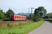 425 150-0 als S 5 (34539) Hannover Flughafen - Paderborn Hbf, am 18.08.2012 am s�dlichen Esig von Emmerthal