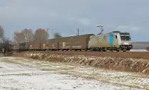 RP/PCT 185 690 war Mitte M�rz 2013 s�dlich von Elze (KBS 350) mit einem ARS-Altmann-Zug auf dem Weg Richtung S�den.