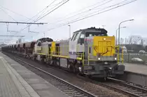 NMBS hld 7851 und 7807 mit Infrabel Schotterzug, aufgenommen 14/03/2013 in Bahnhof Antwerpen-Luchtbal 

