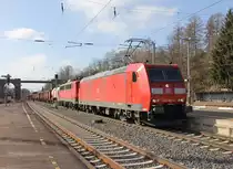 Ein Generations�bergreifendes Bild mit Zahlenspiel: 185 185-6 mit der Wagenlok 139 132-5 und gemischtem Gz in Fahrtrichtung Norden. Aufgenommen am 02.03.2013 in Eichenberg.