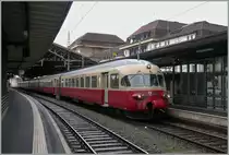 Von Brig gekommen wartet der RAe TEE II in Lausanne nun auf die Weiterfahrt nach Bern.
Ein interessantes Detail zum ehemaligen TEE Cisalin: W�hrend diese Z�ge von 1961 bis 1974 die Strecke Milano - Paris in gut acht Stunden zur�cklegten, brauchen heute TGV Z�ge (via Mont Centis) 7 Stunden und 54 Minuten.
9. April 2013