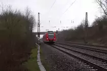 Aprilwetter - Regen, Sonne, Wind gab es Heute am 10.04.2013 aber die Temperatur war mit 12�C schon eher angenehmer als in den letzten Tagen.
426 004 als RB Trier - Homburg bei Dillingen (S�d) - Abzweig H�tte.
Gut dass ich mich unter einer Br�cke unterstellen konnte.
KBS 685 - Bahnstrecke 3230 Saarbr�cken - Karthaus
