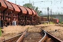 07/2006 232 438-2 schl�ngelt sich aus dem Bf. Bad Kleinen