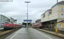 Blick nach Osten auf Friedrichshafen Stadt mit 218 439 und 650 319 am regnerischen 9.8.07.
