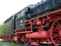 Am 28. April 1977, wurde die Br01 1063 als Denkmal vor dem Hauptbahnhof in Braunschweig aufgestellt und veranschaulicht die faszienierende Technik der Dampf�ra.
Leider haben Vandalismus und der Zahn der Zeit teilweise deutliche Spuren hinterlassen. Wer also nach Braunschweig kommmt.....unbedigt unsere 01 besuchen! Solange sie noch steht :-(((