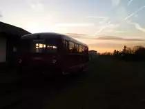 171 056 steht am 15.04.13 im Sonnenuntergang in M�hltroff.