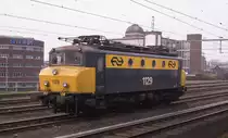 Elektrolok 1129 ist am 21.1.1989 im Bahnhof Hengelo abgestellt.