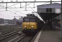 Am 21.1.1989 h�lt NS Elektrolok 1138 um 11.00 Uhr mit einem IC nach Enschede
am Bahnsteig in Hengelo.
