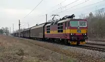372 011 zog am 10.04.13 den Porschezug von Leipzig-Wahren durch Burgkenitz Richtung Wittenberg. Der Zug wird momentan wegen Bauarbeiten in Leipzig �ber Falkenberg nach Dresden gef�hrt.