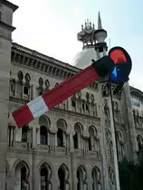 Ein altes Signal am 17.04.2011 vor dem Verwaltungsgeb�ude der malaysischen Staatsbahn.