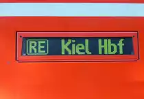Hier die Matrix-Anzeige des RE 21008 von Hamburg nach Kiel im Hamburger Hbf am 03.04.13.