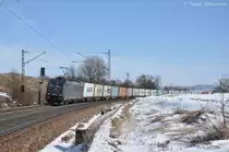 185 570 (91 80 6185 570-9 D-DISPO) mit Containerzug am 02.03.2013 bei P�lling