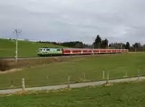 Die 111 039 mit einer RB am 14.04.2013 unterwegs bei Uffing.