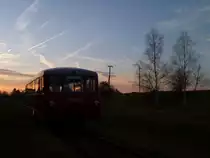 171 056 steht am 15.04.13 im Sonnenuntergang in M�hltroff.