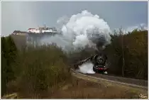 Der Wartburgblick - Bei der Plandampfveranstaltung  85 Jahre Baureihe 44  f�hrt 44 2546 mit einem Fotog�terzug von Eisenach nach Marksuhl.  
Eisenach 12.04.2013
