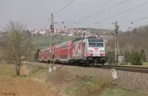 Die einzige 146 mit Ganzreklame, die Stuttgarter 146 227-4, konnte am 16. April 2013 mit einem IRE nach Lindau bei Uhingen aufgenommen werden.