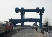 14.4.2013. IC 2427 nach K�ln kurz vor �berquerung der Peenebr�cke Wolgast in Wolgast.