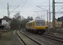Ein Messzug erreicht am 14. April 2013 mit f�hrendem Wittenberger Steuerwagen den Bahnhof Kronach auf Gleis 2.