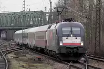 ES 64 U2-034 mit HKX 1805 nach Hamburg in Recklinghausen-S�d 15.4.2013