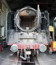 Blick in die Rauchkammer der 01 066 im Bw Nördlingen (heute Bayerisches Eisenbahnmuseum). 14.04.2013

Hersteller: BMAG
Fabriknummer: 9020
Indienststellung: 27.02.1928
Erst-Bw: Hannover Ost
Umbeheimatungen: Hannover, Magdeburg, Dresden, Genthin, Nauen
ursprüngl. Fahrzeugnr.: 01 066
UIC-Nr.: 90 80 0001 066-4
Betreibernr. z.Z.d. Aufnahme: 01 066
Umzeichnungen: 01 2066-7 (01.07.1970), 90 80 0001 066-4 (01.01.2007)
z-Stellung: 21.02.1978
Ausmusterung: 15.05.1978
Verbleib: VEB Waschmittelwerk Genthin, BT Fettgewinnung Nauen, Bayerisches Eisenbahnmuseum Nördlingen
Eigentümer z.Z.d. Aufnahme: BayernBahn Betriebsgesellschaft Nördlingen
Radsatzfolge: 2'C1'h2
Vmax (km/h): 120
Leistung (PSi): 2.240
Dienstmasse ohne Tender (t): 109
max. Radsatzfahrmasse (t): 20
LüP (mm): 23.940