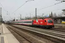 Auf ihrem Weg nach S�den wurde 1216 016-6 am 17.04.13 am M�nchner Heimeranplatz auf´s Bild gebracht.