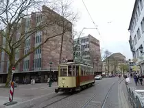 Historische Stra�enbahn unterwegs in Freiburg: Triebwagen 56 aus dem Jahre 1927 lud an diesem 19.4.2013 zur besonderen Stadtf�hrung ein.