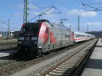 Eintracht 101 110 brachte,am 20.April 2013,den R�genteil,vom Uex 2425 von Binz,bis Z�ssow,der sich dort mit den Kurswagen aus Heringsdorf vereinte und weiter nach K�ln fuhr.Aufgenommen hier in Bergen/R�gen.