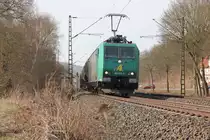 185 533-7 mit Kesselwagenzug in Fahrtrichtung Norden. Aufgenommen am 27.03.2013 in Wehretal-Reichensachsen.