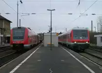 Eine Doppeltraktion 612 als RE nach W�rzburg und die RB aus Bamberg stehen am 19. April 2013 im Bahnhof Ha�furt.