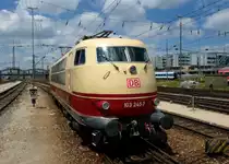 103 245 bei einer Rangierfahrt am 13.06.2009 in M�nchen Hbf.