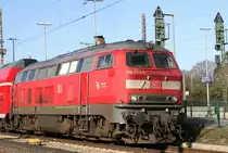 218 333-3 am 20.04.2013 vor dem  Strandexpress  RE 21448 nach Puttgarden.