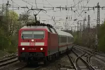 120 154 bei der Einfahrt mit dem ICE 2903 am 21.04.13 in Bonner Hbf.