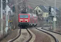 143 896-9 mit der RB26450 nach Neukieritzsch, hier bei der Einfahrt in Glauchau Sch�nb�rnchen. 02.04.2013