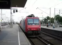Beim St�bern im Archiv gefunden: Zwei Schweizer zu Gast in Hamburg Altona, hier warten 482 006-4 und 421 394-8 auf die Abfahrt. 19.08.2010  
