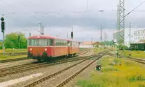 Der Schienenbus aus Pleinfeld kommt am 27.5.94 in Gunzenhausen an. 