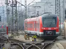 Hier 440 821-7 kurz vor dem W�rzburger Hauptbahnhof am 04.04.13.