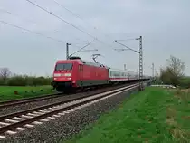 Mit einem IC am Hacken kommt die 101 097-4 bei Allerheiligen in Richtung Neuss gefahren. 21.4.2013