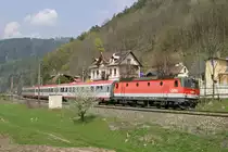 1144.112 mit EC-158 kurz vor Gloggnitz am 21.4.13